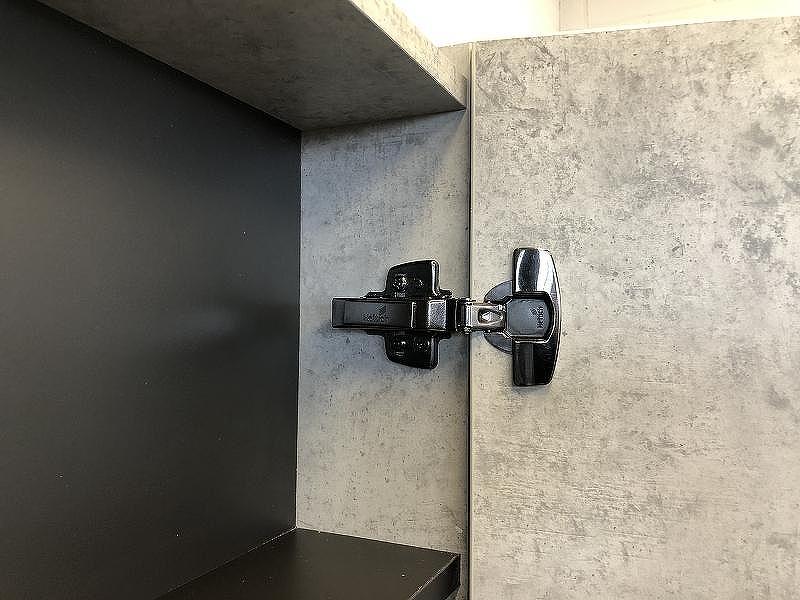 Зеркальный шкаф Comforty Франкфурт 60 00-00004331 Бетон светлый Черное матовое, купить, цена, заказать, магазин, доставка, скидка, промокод, купить, цена, заказать, магазин, доставка, скидка, промокод