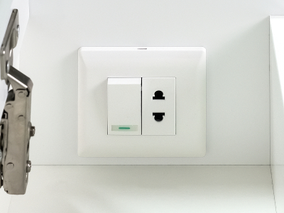 Зеркало со шкафом Misty Урал 60 L Э-Ура-04060-021Л с подсветкой Белое